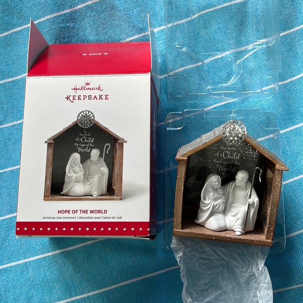 2015 collectible Hallmark ‘Hope of the World’ Nativity Ornament